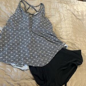 Women’s black & white geometric tankini & bottom.